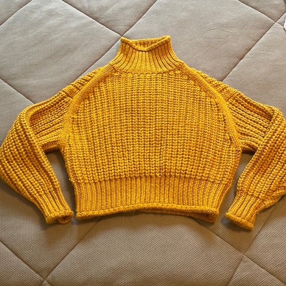 H&M Mustard Golden Yellow Chunky Knit Cropped Turtleneck Sweater - Picture 1 of 6